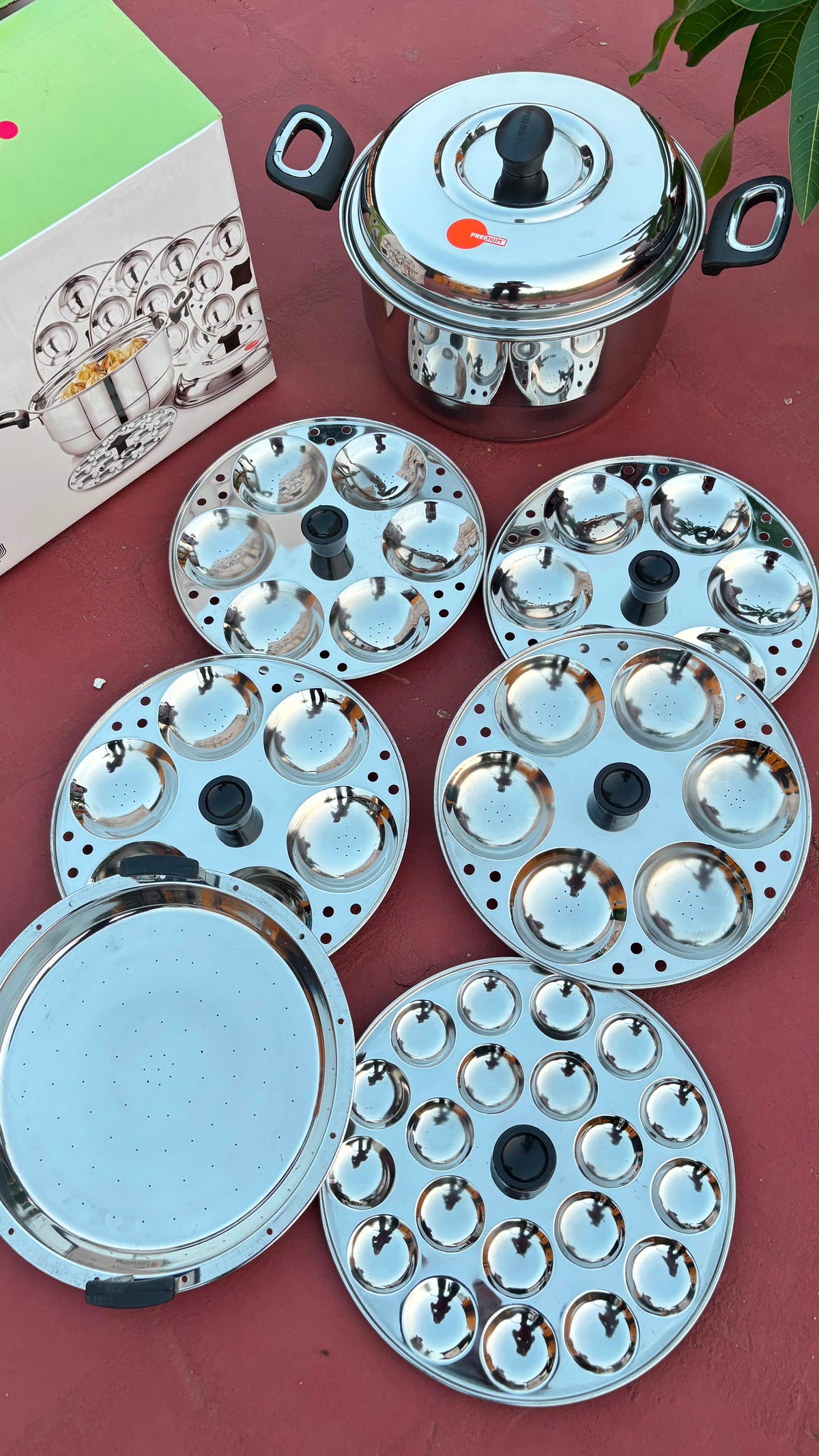 ID IDLY  POT 24 IDLIED With Mini Idly & Streamer Plate